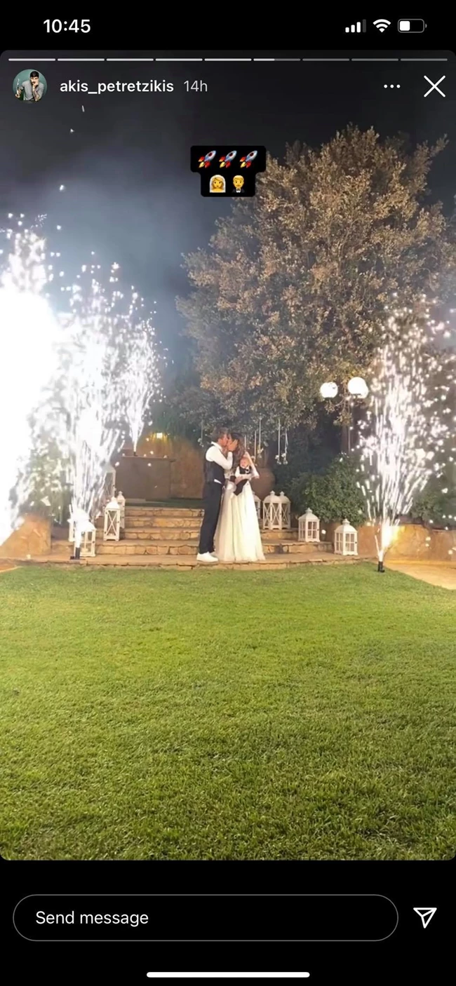 Άκης Πετρετζίκης γάμος