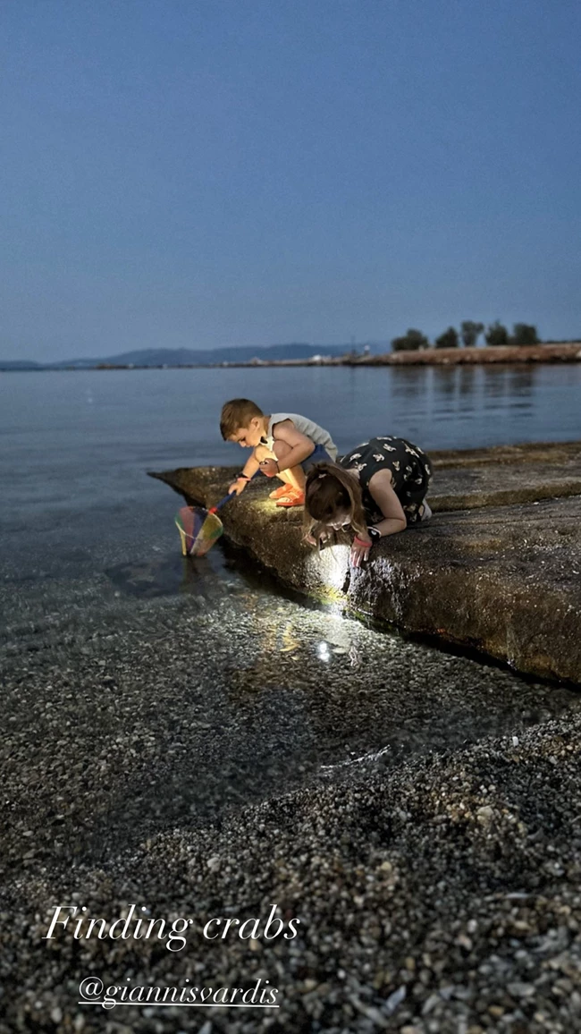 Γιάννης Βαρδής και Νατάσα Σκαφιδά | Η πανέμορφη και γλυκύτατη κόρη τους, Κατερίνα, πήγε για ψάρεμα με τη γιαγιά της