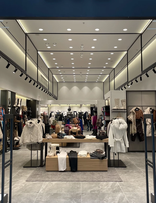 Το νέο ανανεωμένο κατάστημα της BSB άνοιξε τις πόρτες του στο The Mall Athens