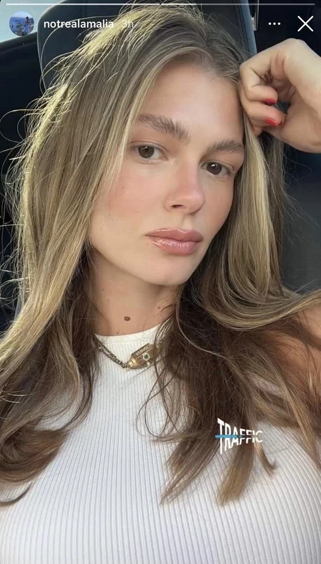 Glow skin | Η Αμαλία Κωστοπούλου έχει κάθε λόγο να προτιμά το "no makeup makeup" look
