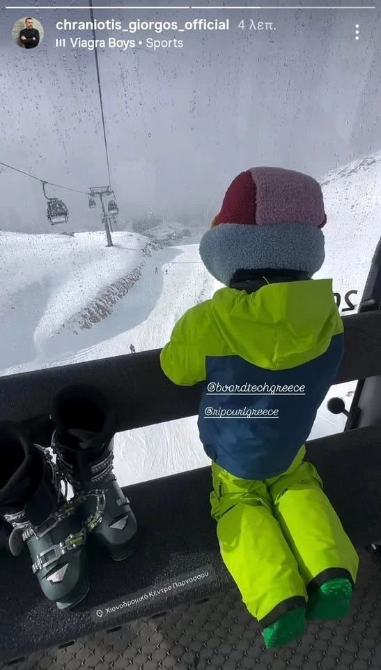 Ο Γιώργος Χρανιώτης με τον γιο του στο χιονοδρομικό του Παρνασσού