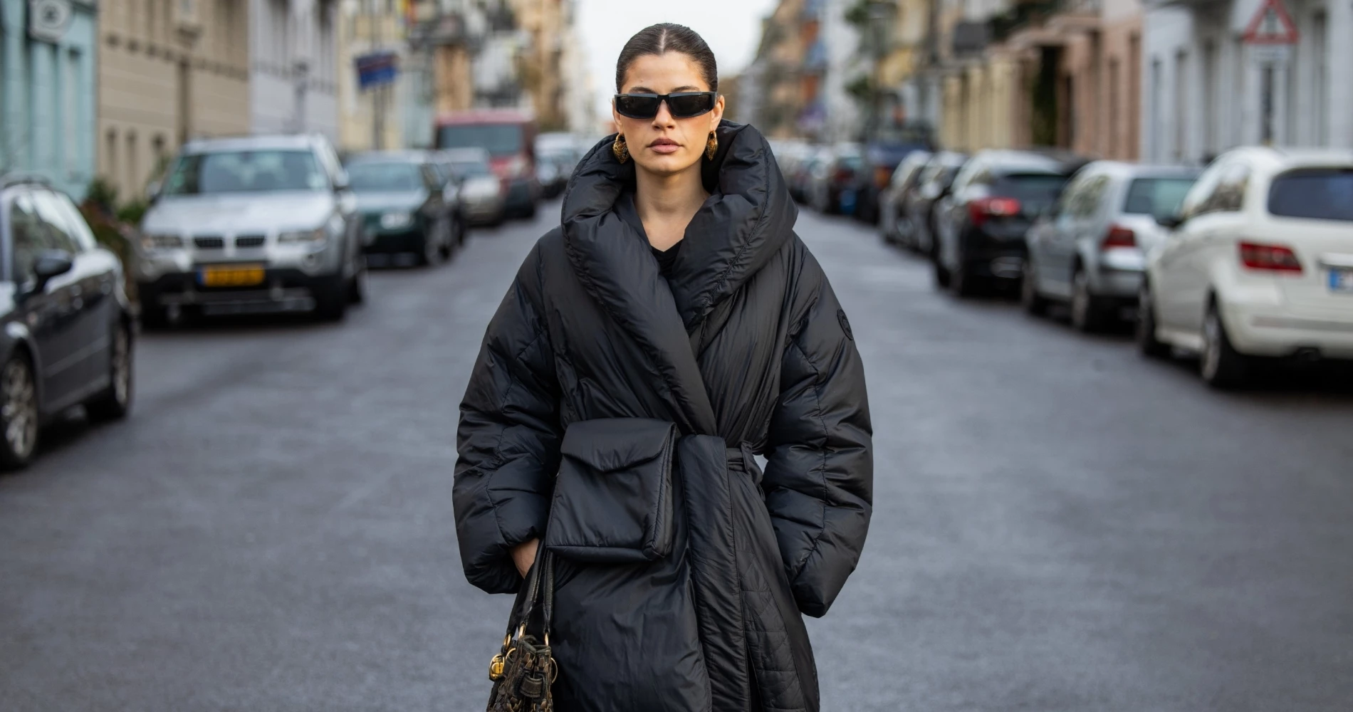 Το ζεστό μπουφάν από την Oysho που είναι η μοναδική επένδυση που αξίζει να κάνεις στις εκπτώσεις