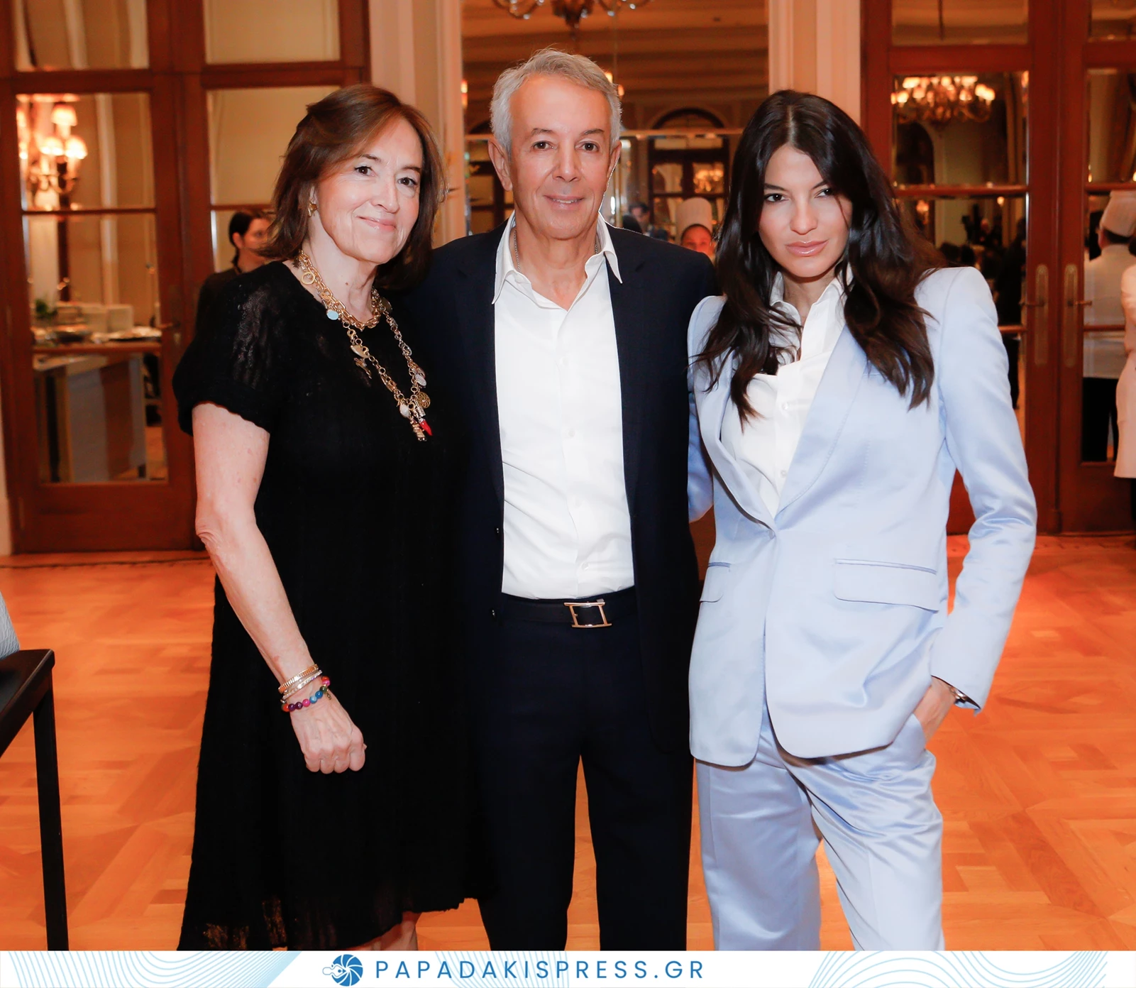 Δήμητρα Κούστα | Με baby blue κοστούμι μαζί με τον σύζυγό της, Γιάννη Κούστα σε κοσμική έξοδο