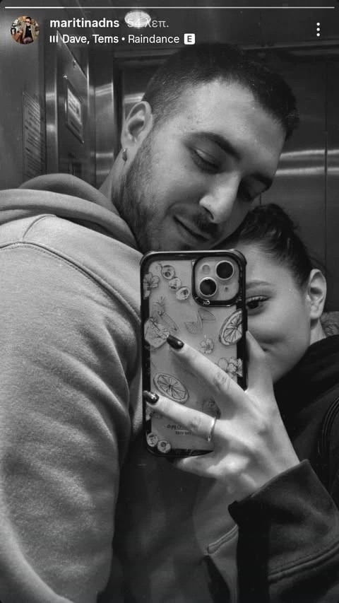 Η Μαριτίνα Ντενίση αγκαλιά με το αγόρι της