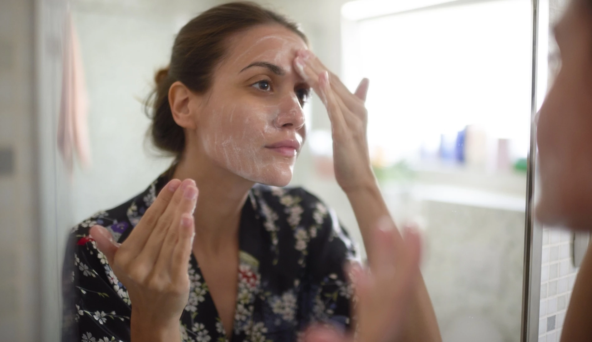 6 καθαριστικά προσώπου με σαλικυλικό για το ακνεϊκό δέρμα