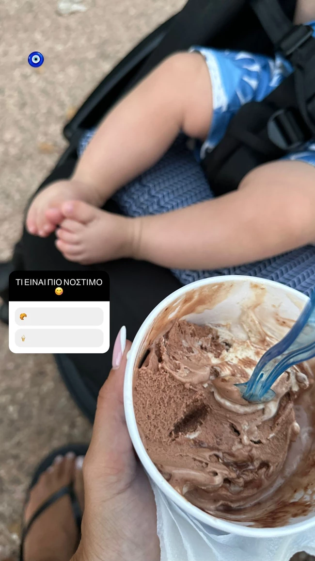 Η Κωνσταντίνα Σπυροπούλου τρώει παγωτό μαζί με τον 6 μηνών γιο της στην πιο χαριτωμένη φωτογραφία που θα δεις σήμερα