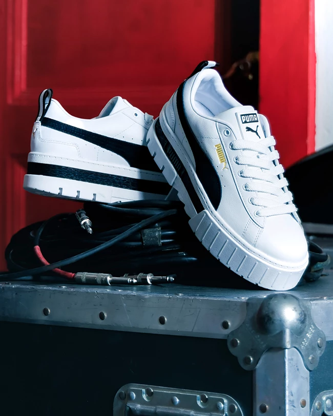 H Dua Lipa φορά τα αγαπημένα της Mayze sneakers και πρωταγωνιστεί στη νέα καμπάνια της PUMA