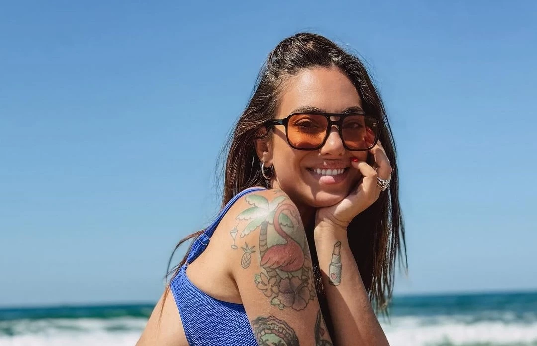 Ready to pop | Η Ευρυδίκη Βαλαβάνη με φουσκωμένη κοιλίτσα στην αγκαλιά του Γρηγόρη Μόργκαν