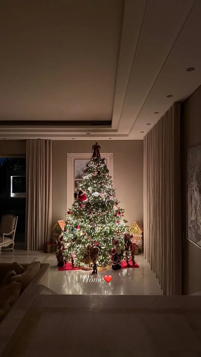 Η Νταίζη Νίκα δείχνει τον εντυπωσιακό στολισμό της