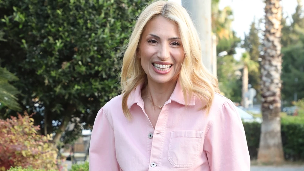 Το viral ντεμακιγιάζ ματιών της Μαρίας Ηλιάκη φροντίζει και τις βλεφαρίδες