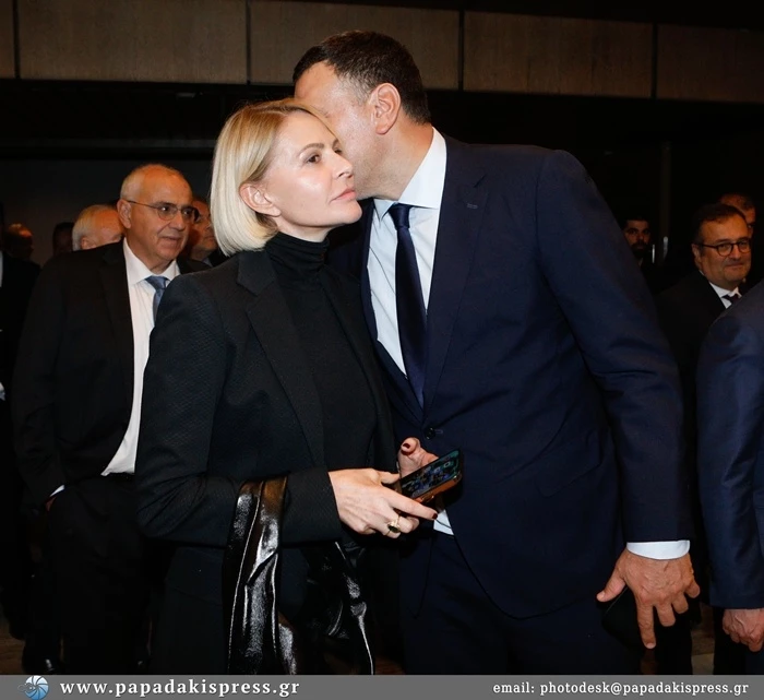 τα νύχια της τζένης μπαλατσινού