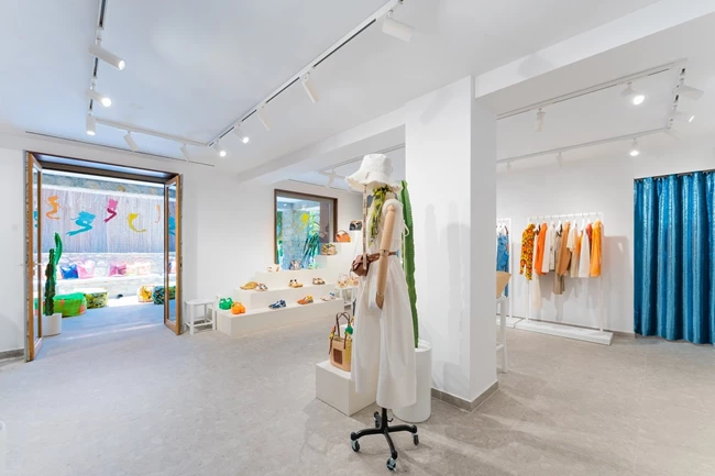 Loewe store Μύκονος .