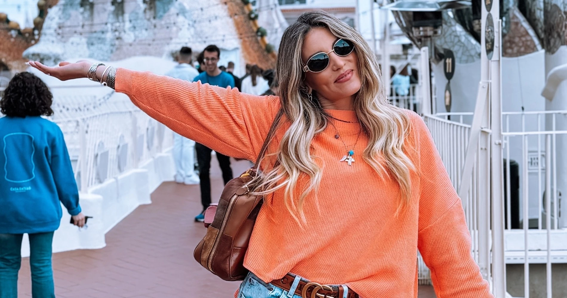 Αθηνά Οικονομάκου | Το ριγέ three-piece σύνολό της είναι στο πιο girly χρώμα που ταιριάζει σε όλες τις γυναίκες