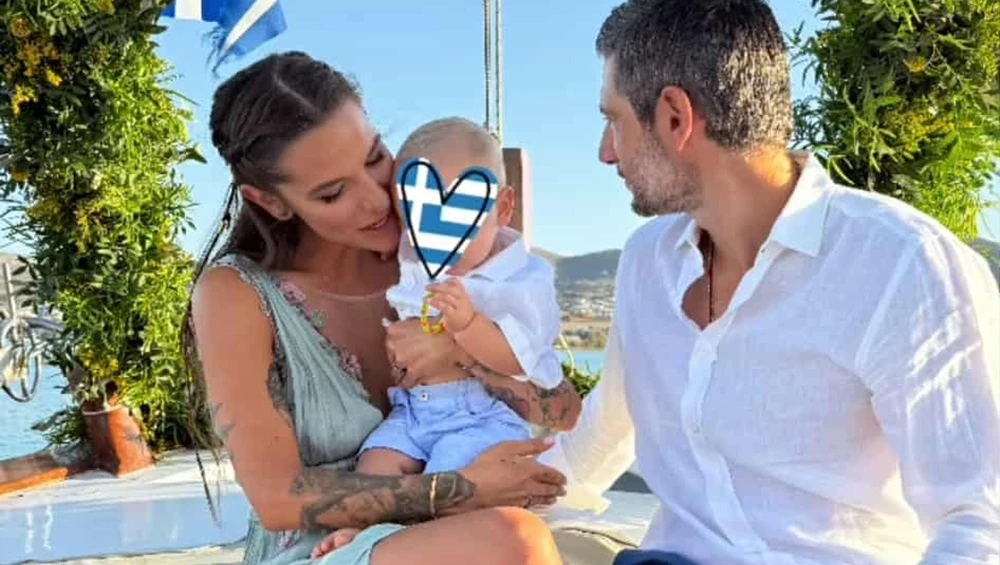 Εριέττα Κούρκουλου Λάτση – Βύρων Βασιλειάδης | Βάφτισαν τον γιο τους, Λέοντα στην Πάρο