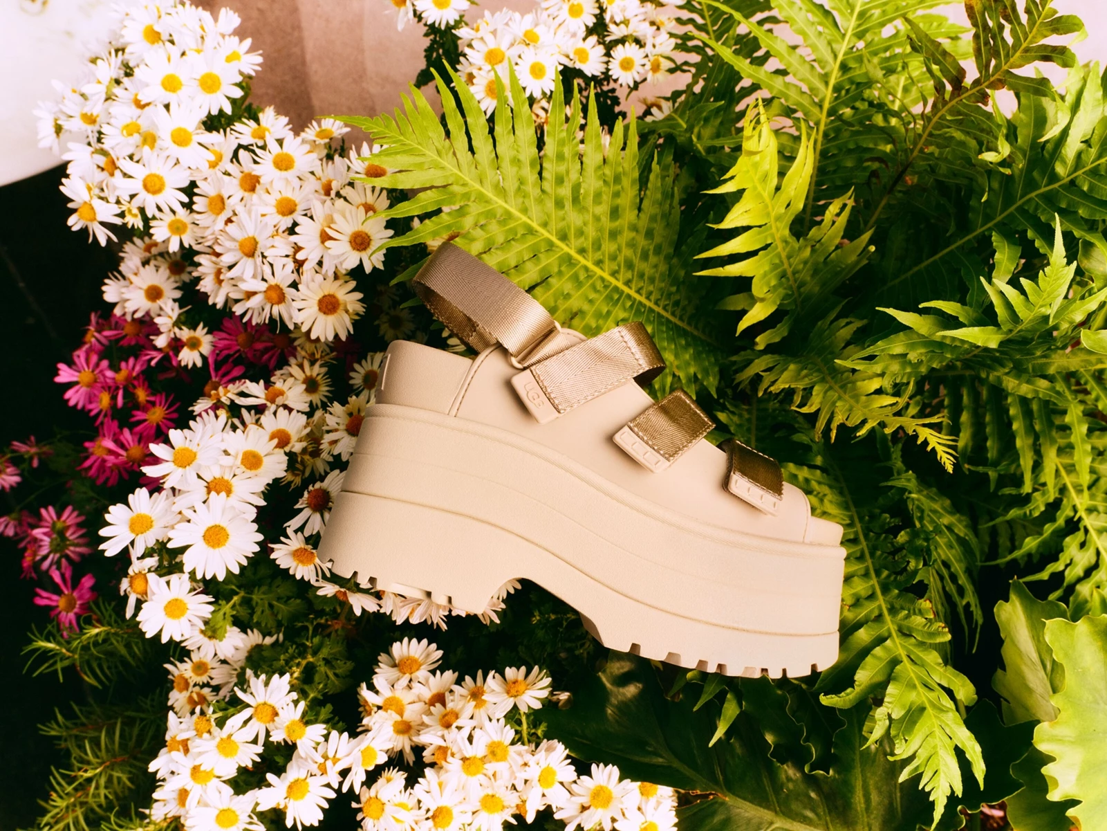 Αυτά τα σανδάλια έρχονται για να προσθέσουν τον παράγοντα coolness στο στιλ της καθημερινότητάς σου