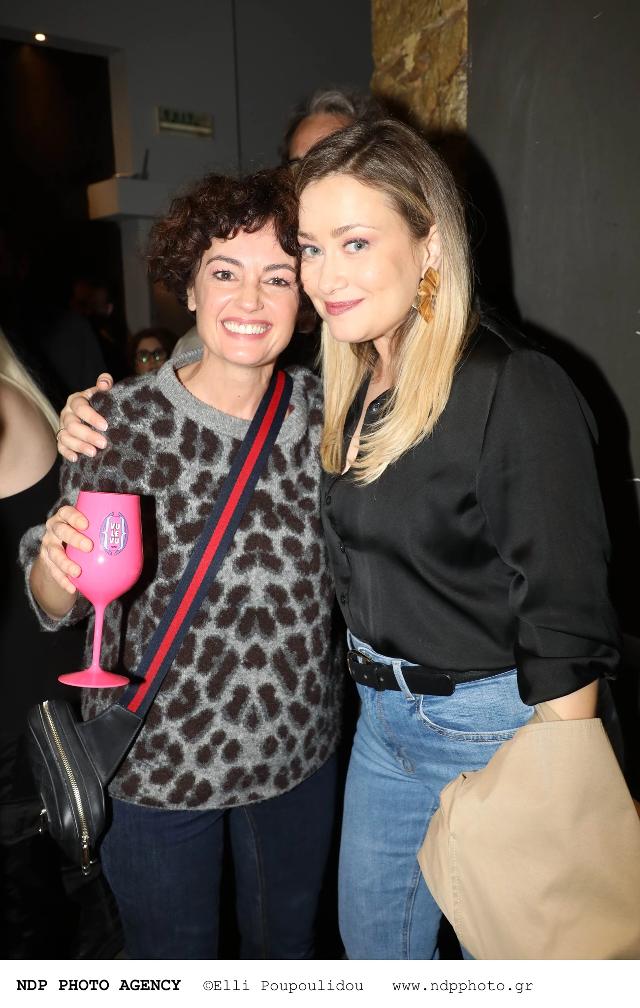 Ιωάννα Ασημακοπούλου και Σοφία Πανάγου στην επίσημη πρεμιέρα της παράστασης "Ένα κάποιο κενό"