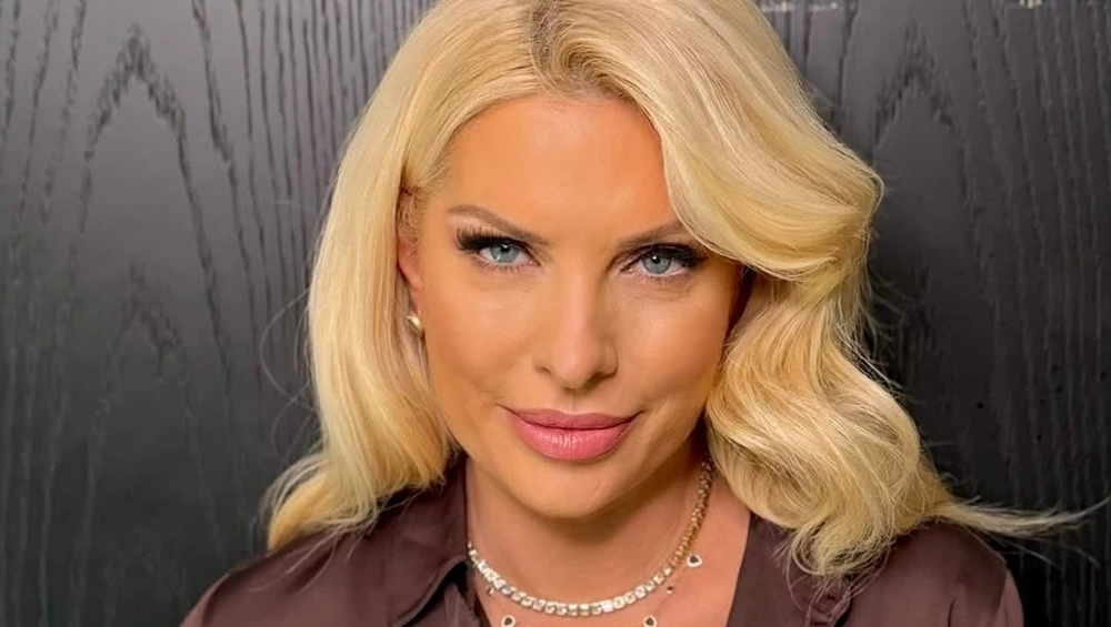 Η Ελένη Μενεγάκη τόλμησε ήδη το it χρώμα του 2025 στο μανικιούρ της