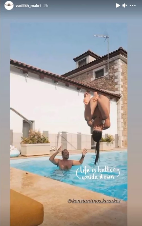 Κωνσταντίνος Καζάκος | Οι εντυπωσιακές βουτιές με την 23χρονη καλλονή σύντροφό του στην πισίνα