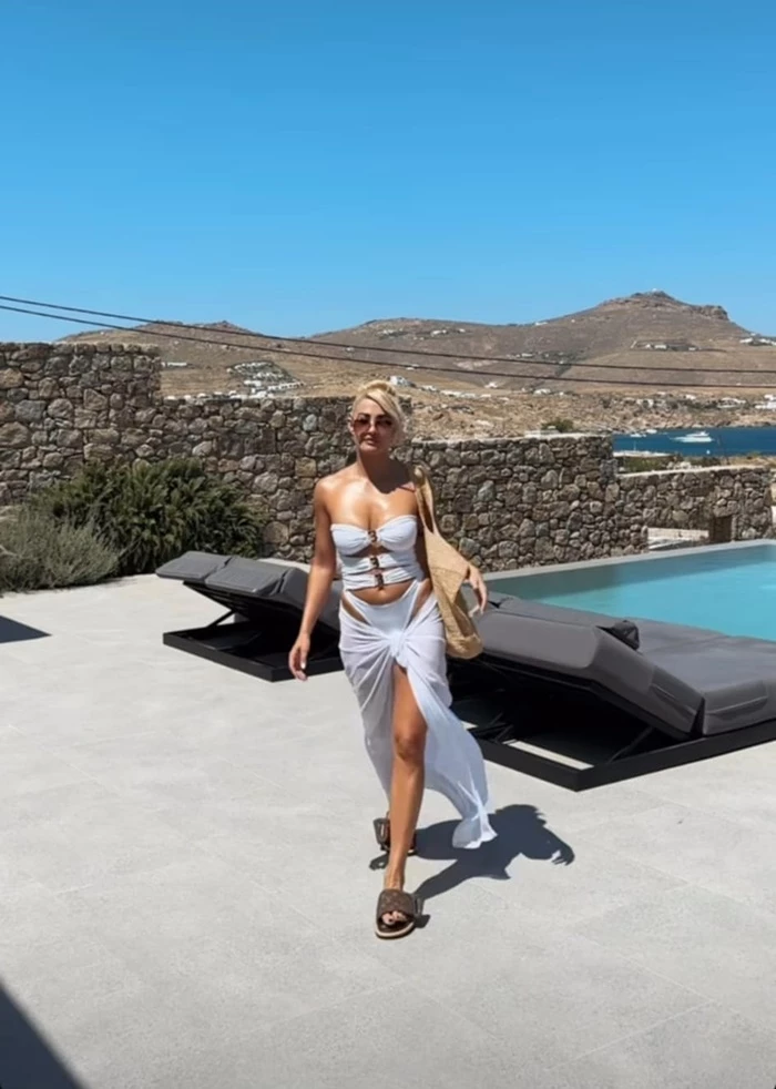 Η Ιωάννα Τούνη με το ολόσωμο μαγιό που θα βάλεις στην επόμενη σου έξοδο