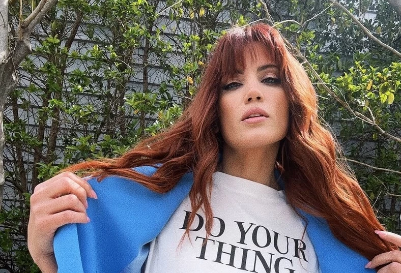 Η Μαίρη Συνατσάκη με colourful french nails | Το μανικιούρ που πρέπει να δοκιμάσεις