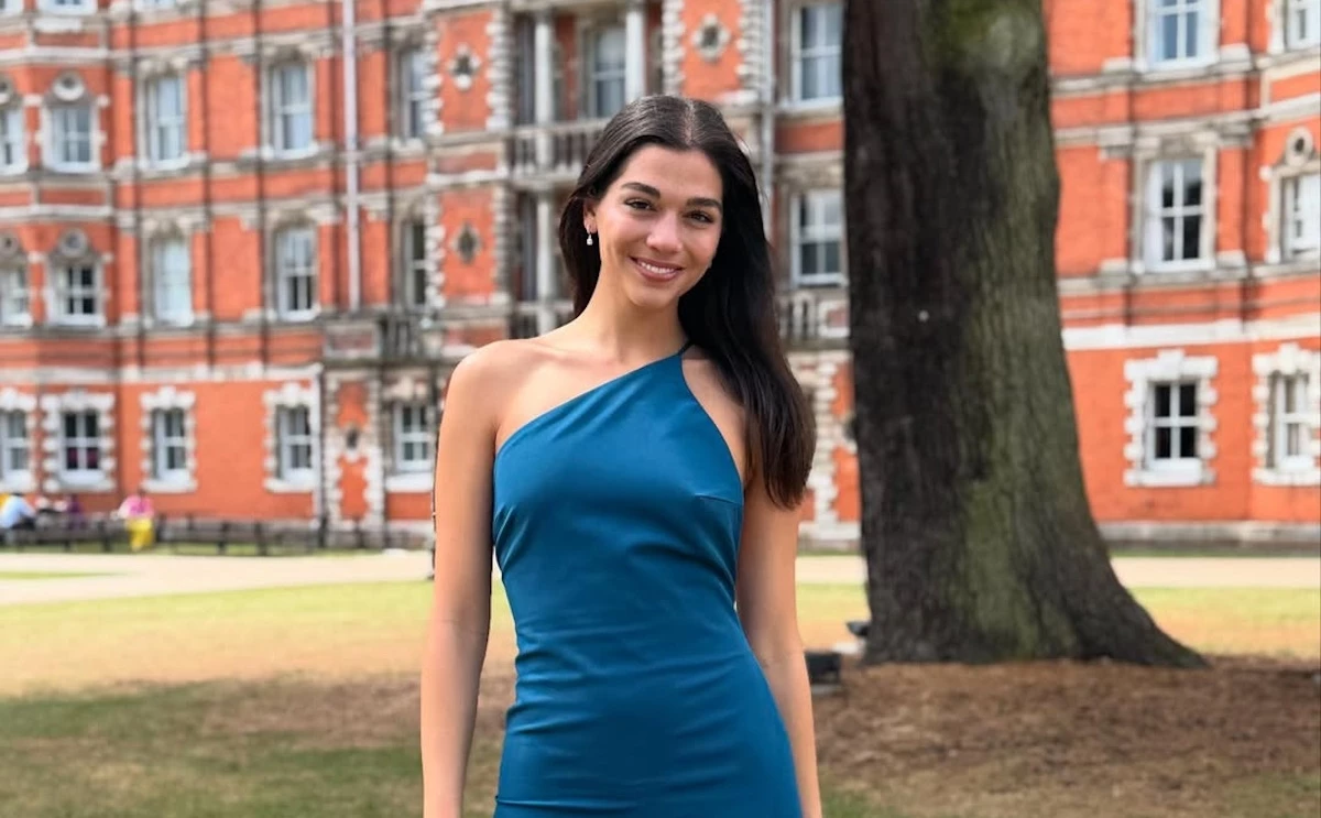 Η Μελίνα Νικολαΐδη στην πρεμιέρα της Δέσποινας Βανδή - Η αποκαλυπτική εμφάνιση