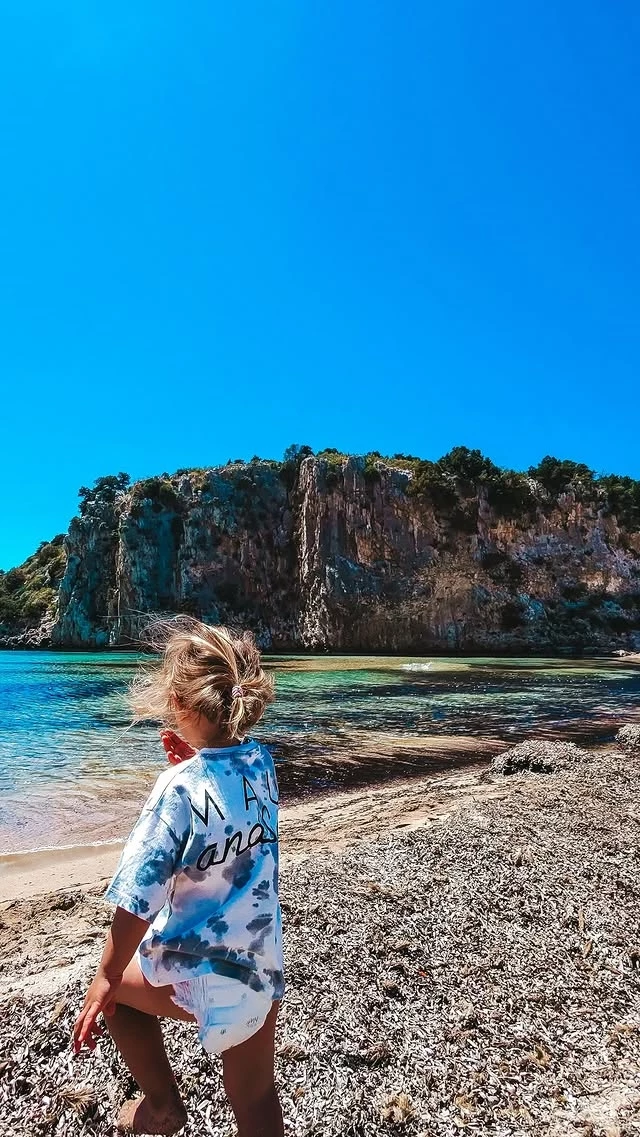 Η Εριέττα Κούρκουλου Λάτση με τον Νικόλα της το καλοκαίρι του 2024