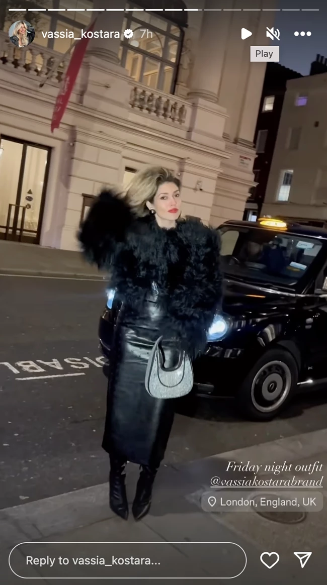 Η Βάσια Κωσταρά στο Λονδίνο | Προτείνει έναν μοντέρνο τρόπο για να φορέσεις τη faux γούνα σε βραδινή έξοδο