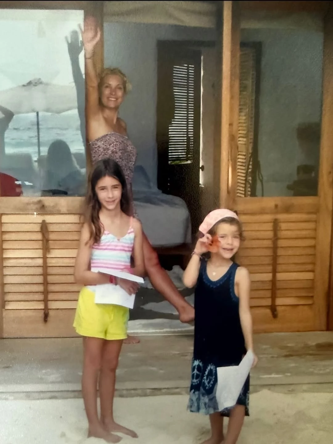 Ελένη Μενεγάκη | Ποζάρει με τη Λάουρα και τη Βαλέρια στην Ταϊλάνδη