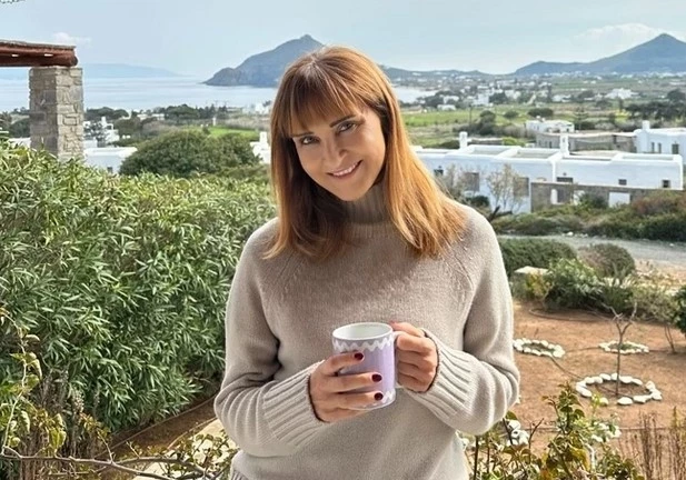 Μάρα Ζαχαρέα | Καλωσορίζει τη νέα εποχή του χρόνου ντυμένη με το αγαπημένο της φθινοπωρινό χρώμα