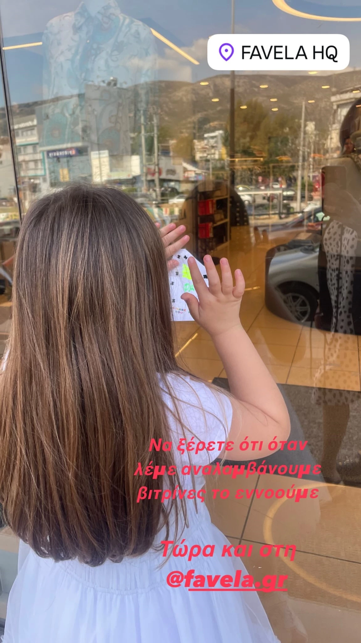 "Σαν μικρή πριγκίπισσα" | Η κόρη της Τζένης Μπότση, Αλίκη με το πιο πριγκιπικό φόρεμα που έχεις δει