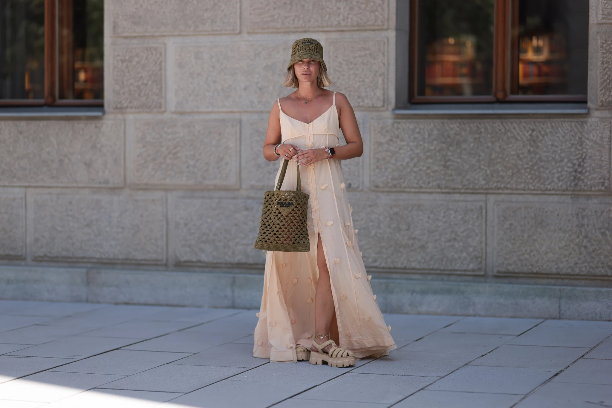 Βρήκαμε στην Oysho την τσάντα που θα φοράς από τη βόλτα μέχρι την παραλία