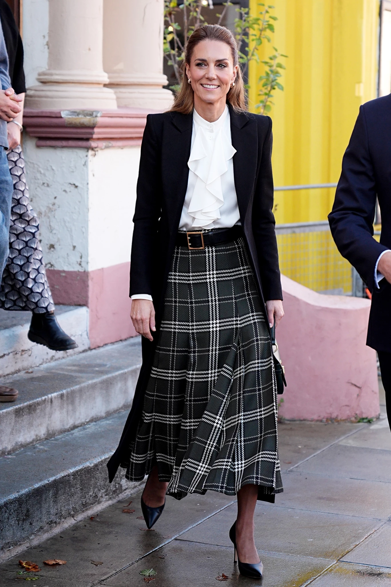 Η εμφάνιση της Kate Middleton που θα σε πείσει να αποκτήσεις μία νέα καρό φούστα
