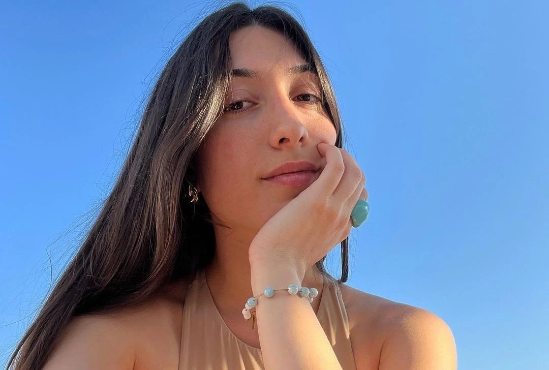 Κατερίνα Κακοσαίου | Η elegant εμφάνιση σε φωταγώγηση χριστουγεννιάτικου δέντρου στα νότια προάστια