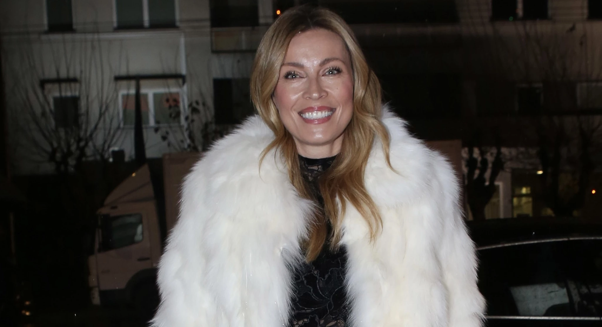 Μαριέττα Χρουσαλά | Η solo κοσμική εμφάνιση με mini black dress