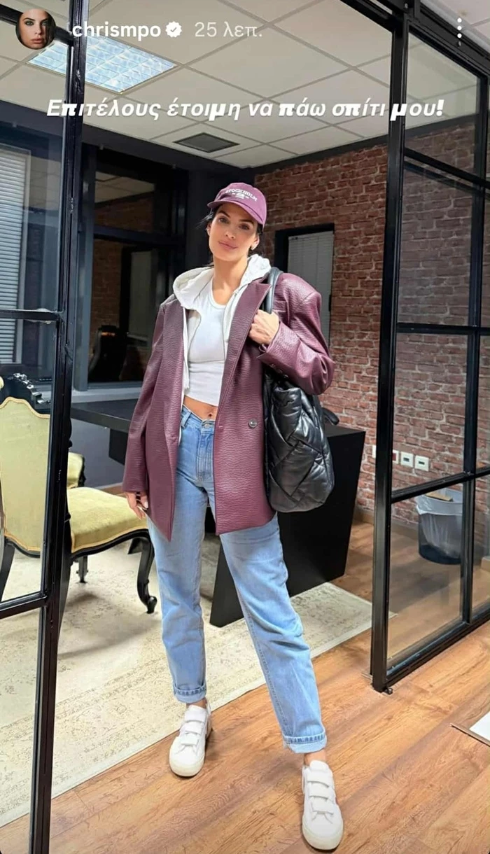 Η Χριστίνα Μπόμπα με καπέλο