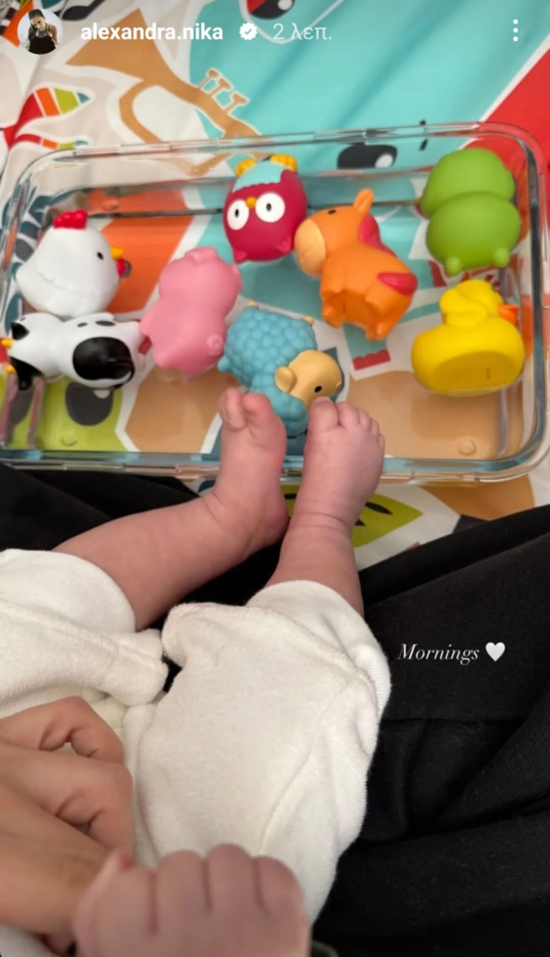 Αλεξάνδρα Νίκα | Τα παιχνίδια στο νερό με τον 3,5 μηνών γιο της