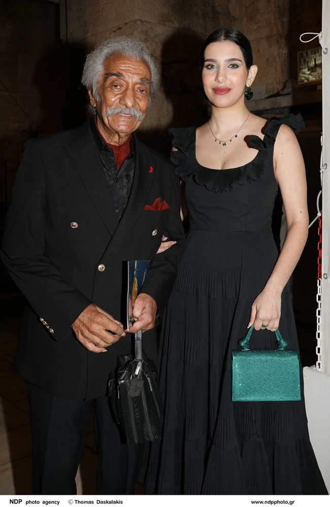 Ο Κώστας Χατζής σε μία σπάνια εμφάνιση στο Ηρώδειο με την πανέμορφη κόρη του, Δανιέλα Χατζή