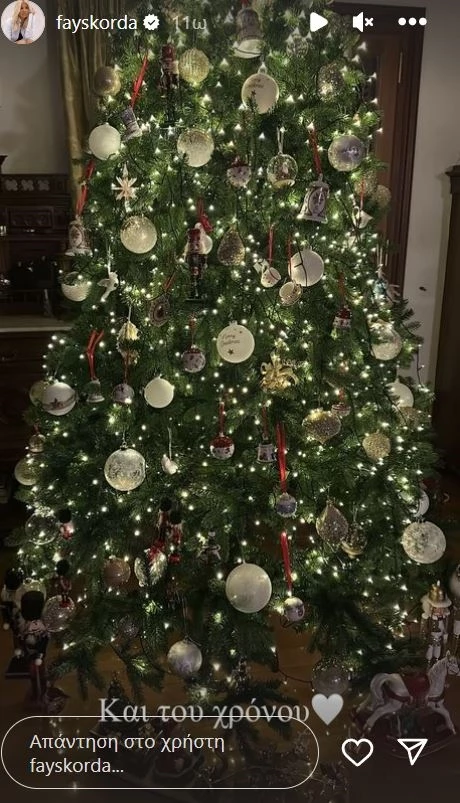 Η Φαίη Σκορδά στόλισε για Χριστούγεννα το νέο της σπίτι - Τα παραδοσιακά έπιπλα και η κλασική διακόσμηση