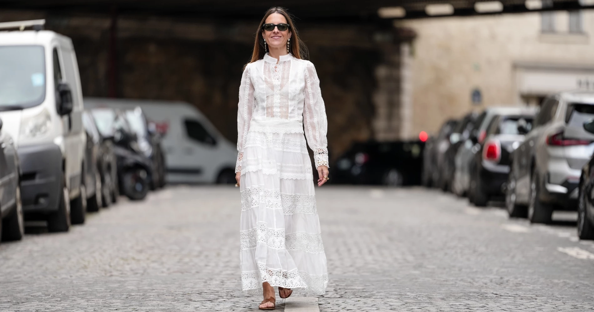 Το λευκό σεμιζιέ φόρεμα από ποπλίνα που θα φορέσεις όσο κανένα άλλο το καλοκαίρι