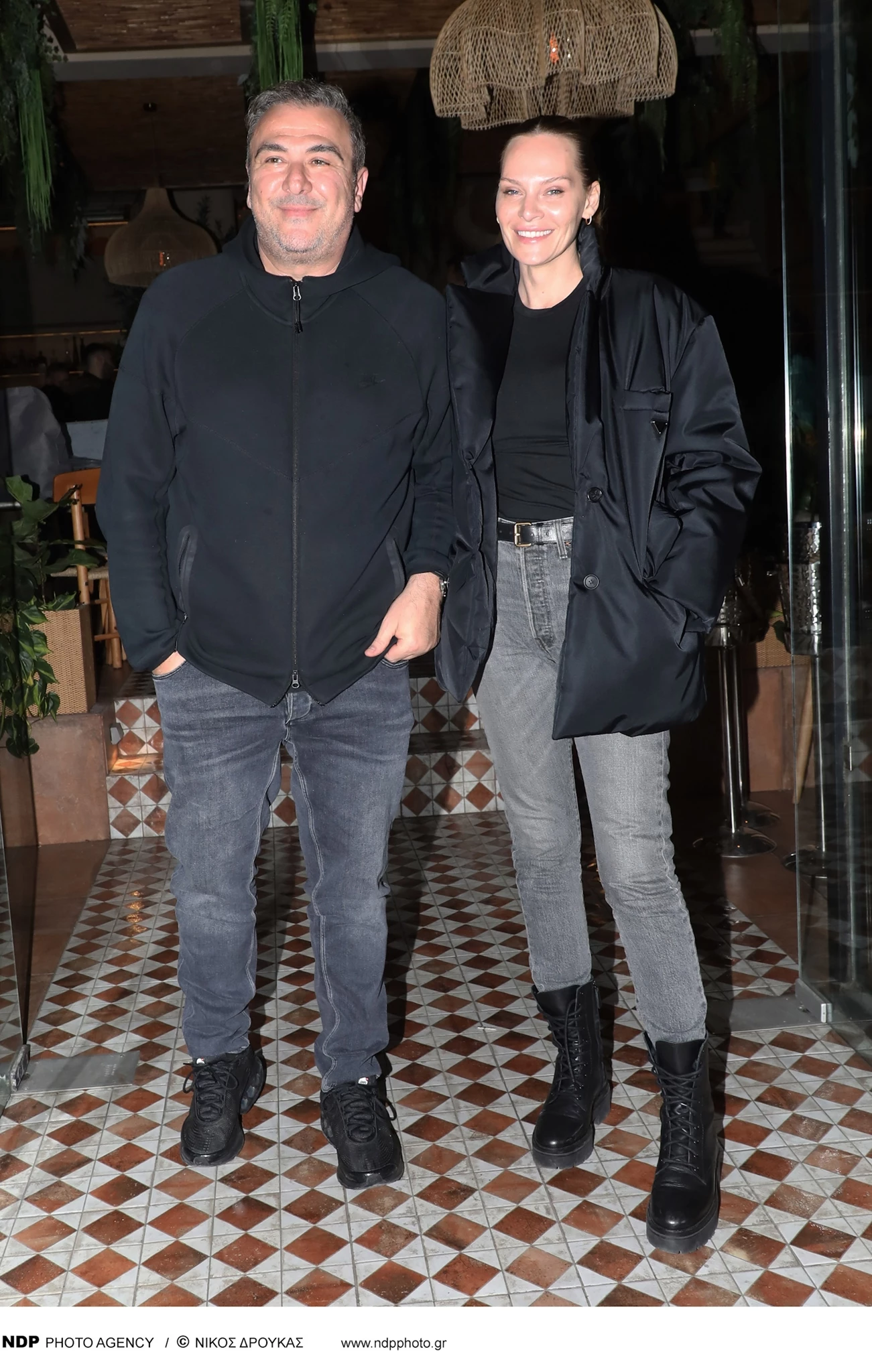 Αντώνης Ρέμος & Υβόννη Μπόσνιακ | Η matchy matchy εμφάνιση και το τρυφερό στιγμιότυπο σε έξοδό τους