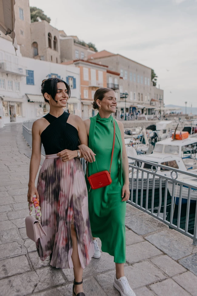 Postcards From Greece | H Ted Baker επιλέγει την Ύδρα για τη νέα της καμπάνια