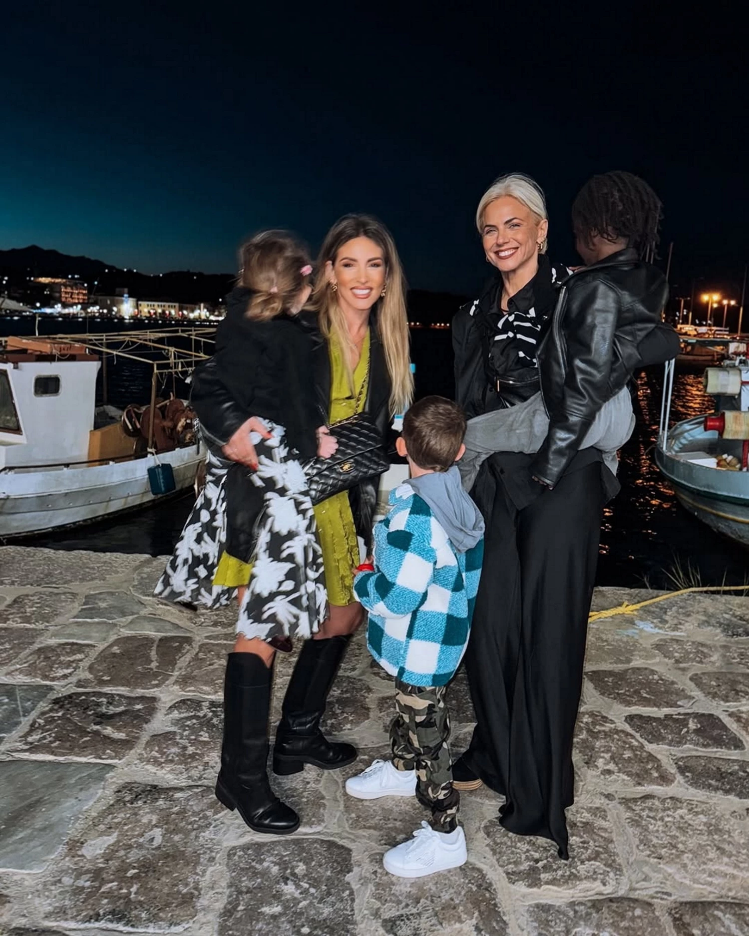 Σιέννα Μιχοπούλου | Η κόρη της Αθηνάς Οικονομάκου είναι fashion icon - Φόρεσε την απόλυτη τάση στα παντελόνια