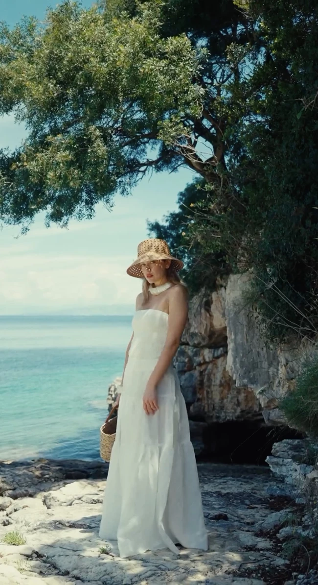 instagram @klelia_andriolatou