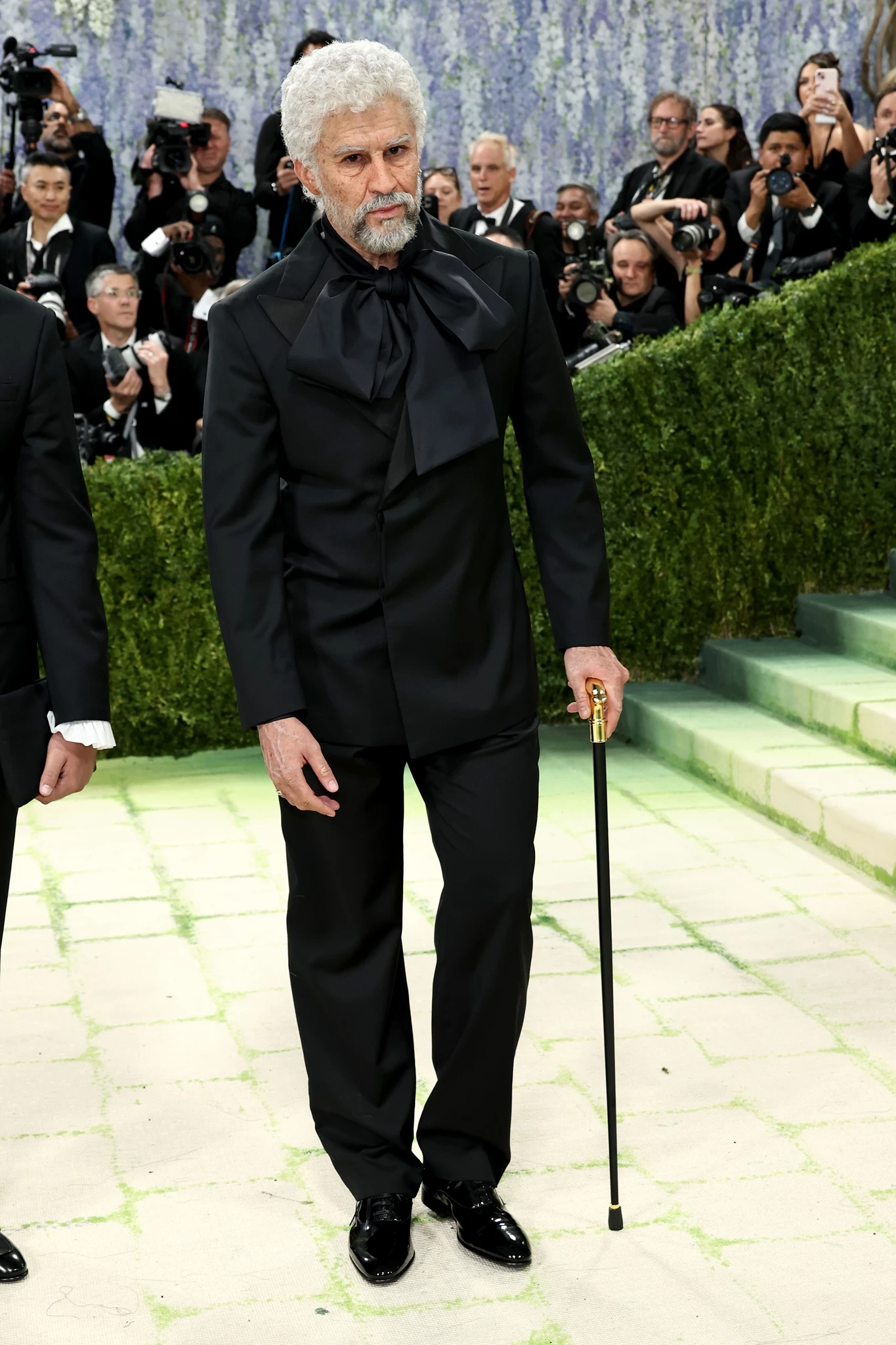 Met Gala 2026 | Ο Bad Bunny εμφανίστηκε στο κόκκινο χαλί με κοστούμι από τη Zara και 50 χρόνια μεγαλύτερος