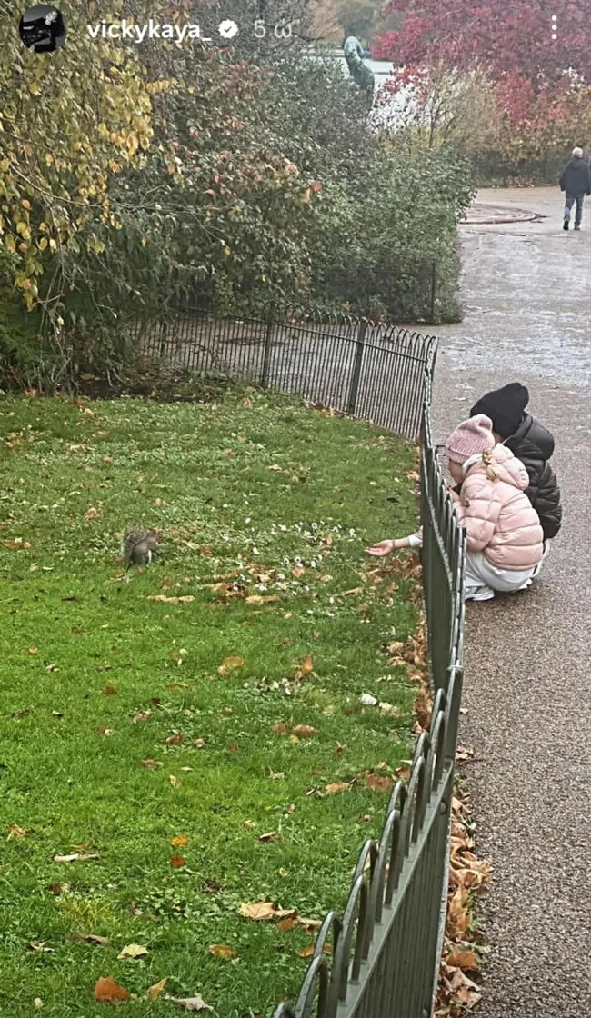 Βίκυ Καγιά στην Αγγλία