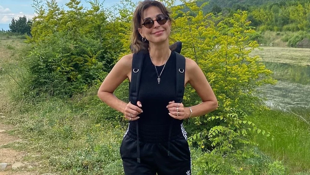 Η Κατερίνα Παπουτσάκη με athlesure look στη λίμνη Κερκίνη | Οι φωτογραφίες με τους γιους της