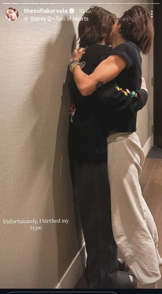 Η Σοφία Καρβέλα αγκαλιά με τον μεγάλο της γιο