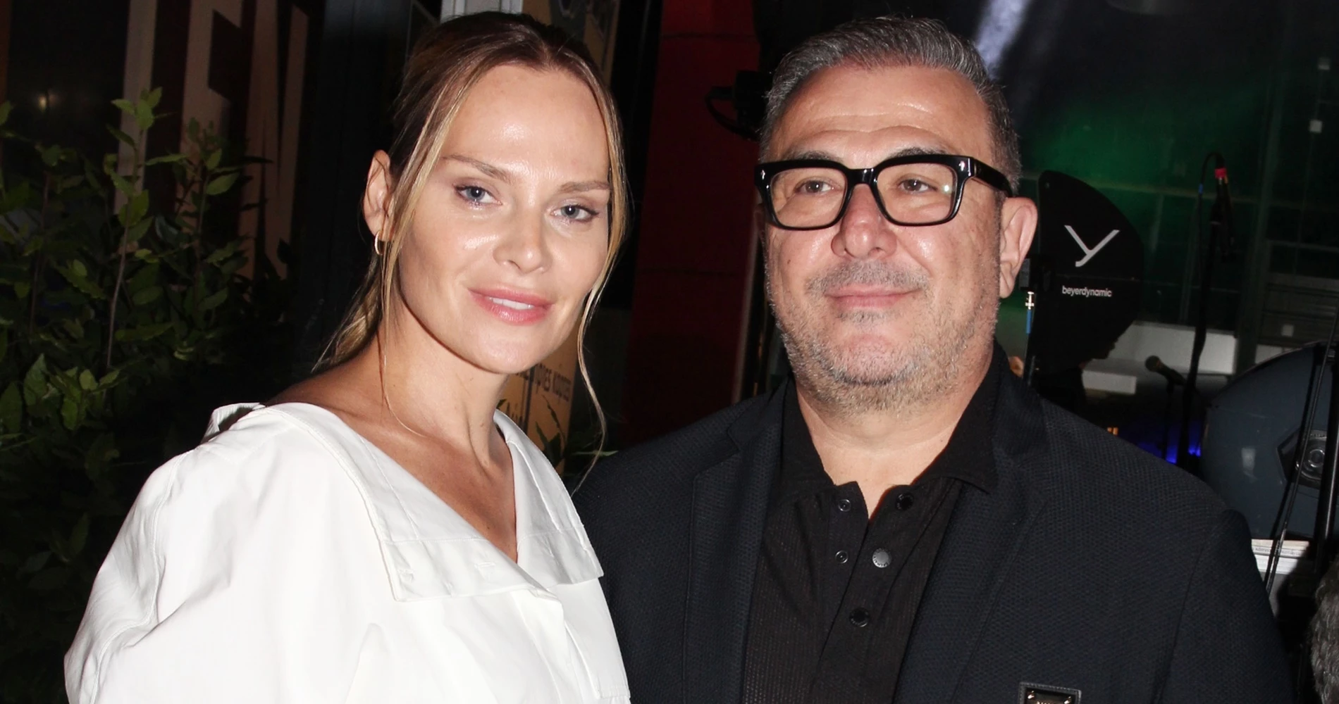 Υβόννη Μπόσνιακ & Αντώνης Ρέμος σε ραντεβού για δύο | Η νέα κοινή εμφάνιση στο κέντρο της Γλυφάδας