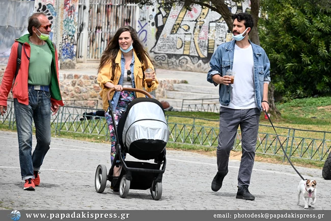 Ορφέας Αυγουστίδης - Γεωργία | Η πρώτη βόλτα με τον νεογέννητο γιο τους (pics)