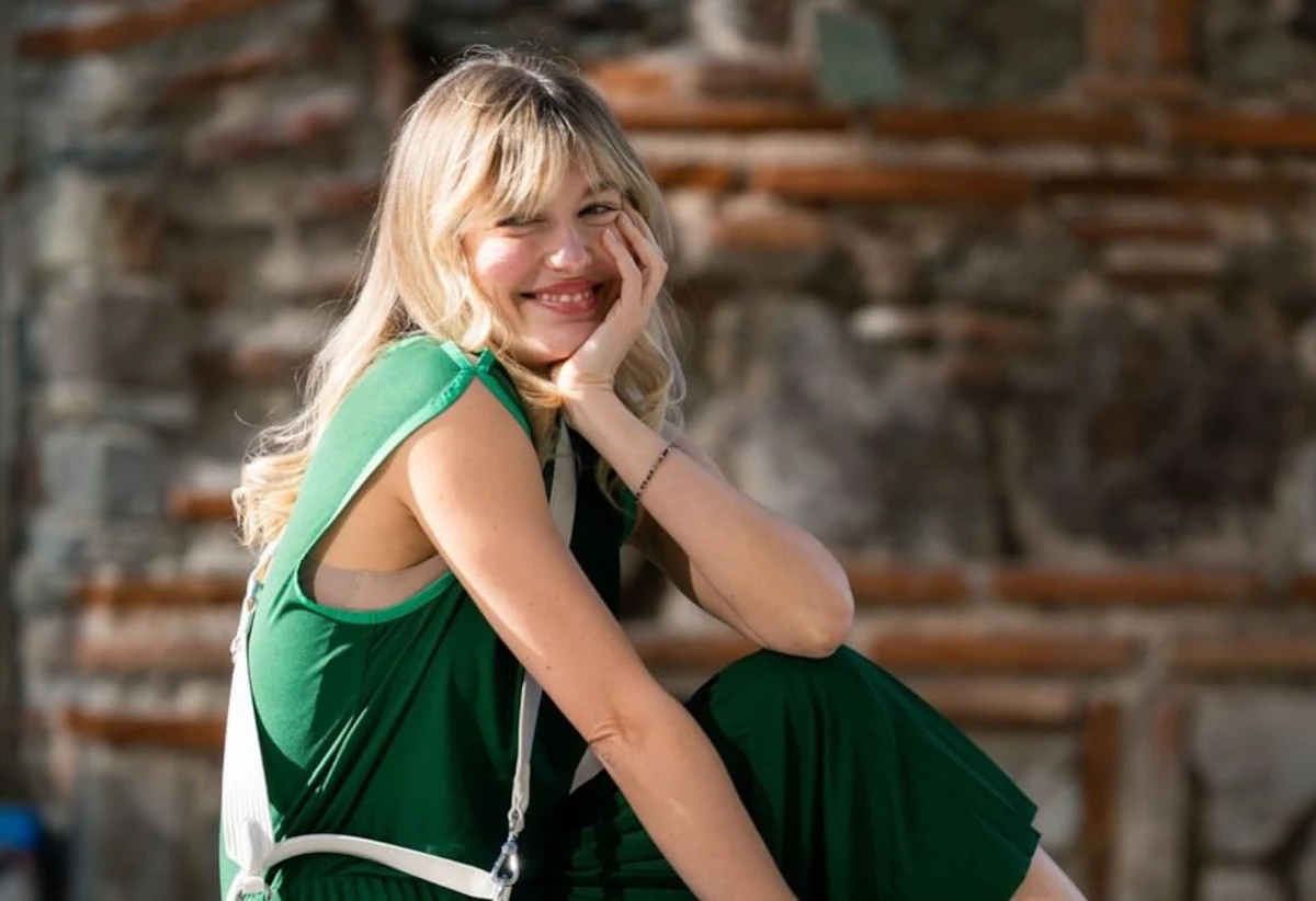 Έτοιμη για τις γιορτές η Κλέλια Ανδριολάτου | Ο παραμυθένιος διάκοσμος στο σαλόνι της